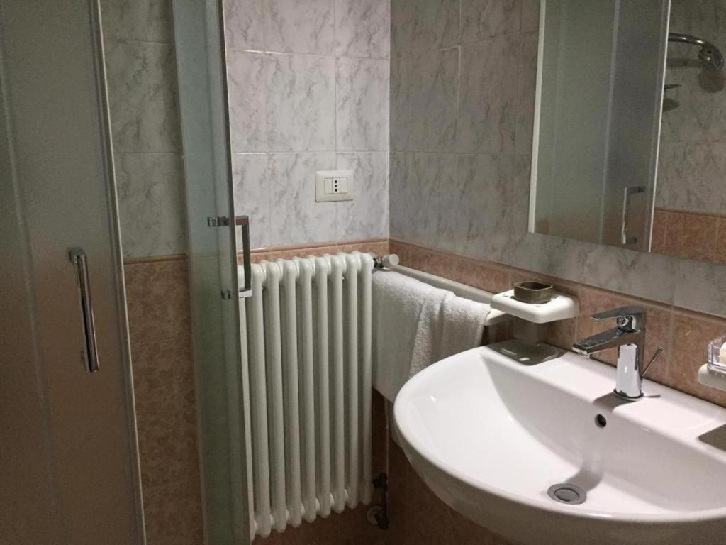 Hotel Ded 1 Checkin A Richiesta Parma Kültér fotó